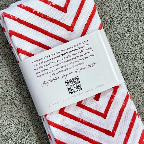 Hand Block Printed Cloth Napkins Set of 4 White & Red 18”x18” NWT - Picture 2 of 3